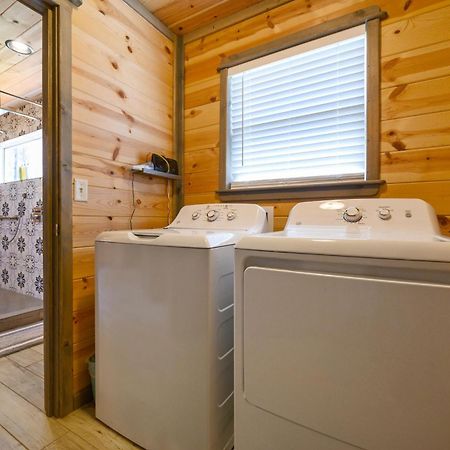 Convenient Romantic Hot Tub Bbq 3-Night Special! Broken Bow Eksteriør bilde