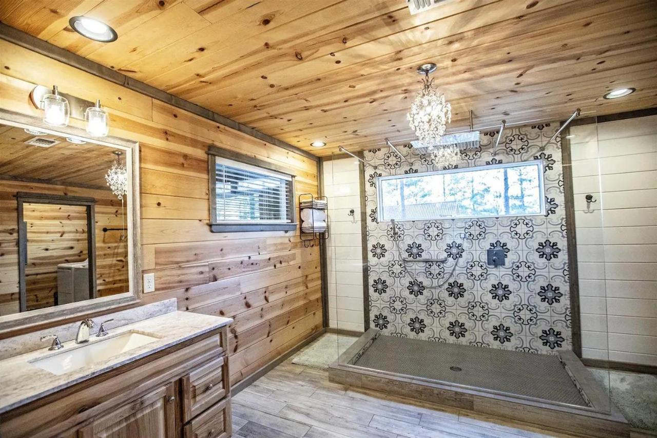 Convenient Romantic Hot Tub Bbq 3-Night Special! Broken Bow Eksteriør bilde