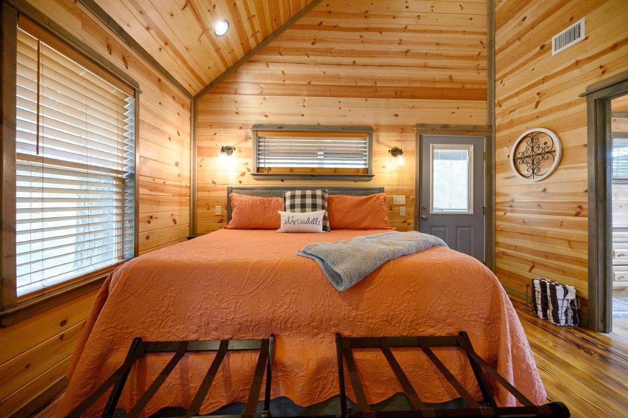 Convenient Romantic Hot Tub Bbq 3-Night Special! Broken Bow Eksteriør bilde