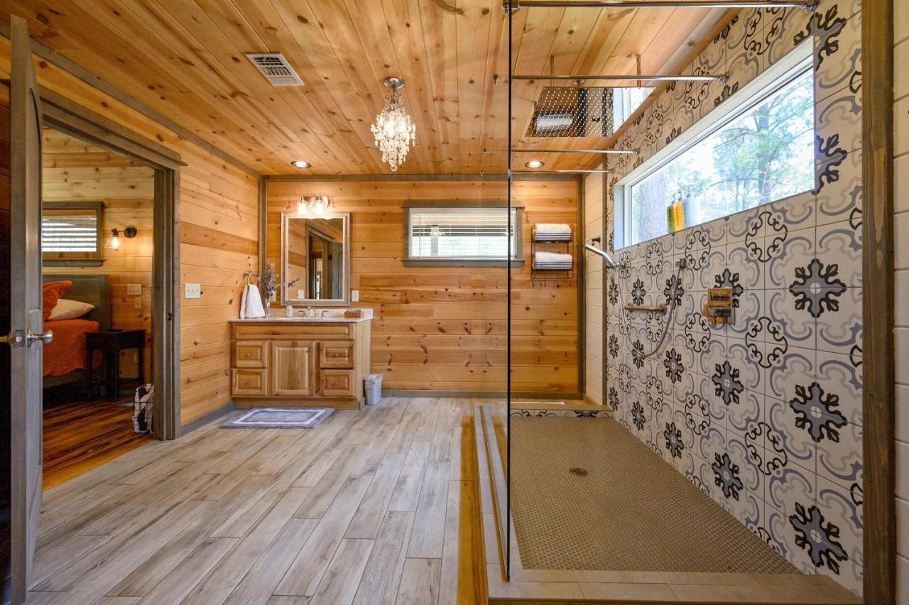 Convenient Romantic Hot Tub Bbq 3-Night Special! Broken Bow Eksteriør bilde