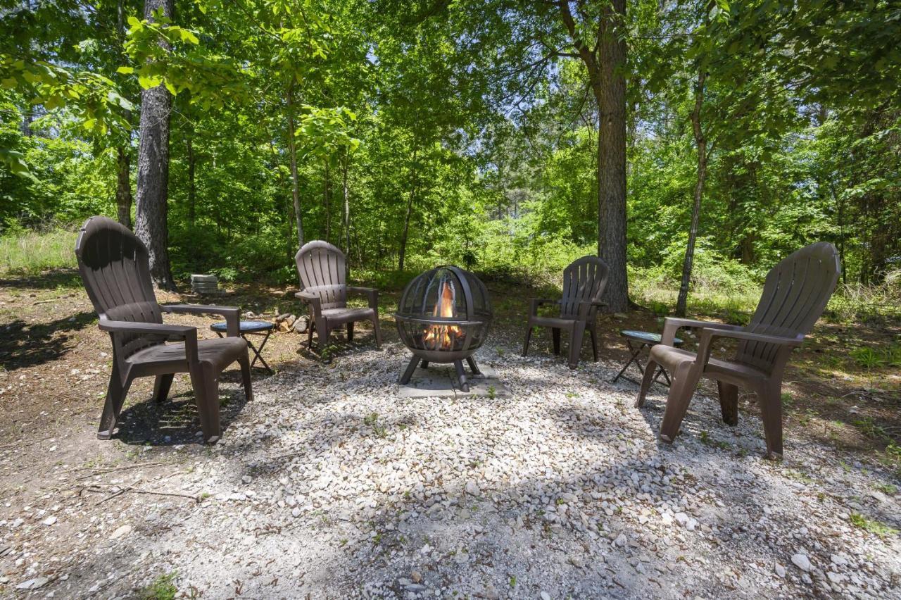 Convenient Romantic Hot Tub Bbq 3-Night Special! Broken Bow Eksteriør bilde