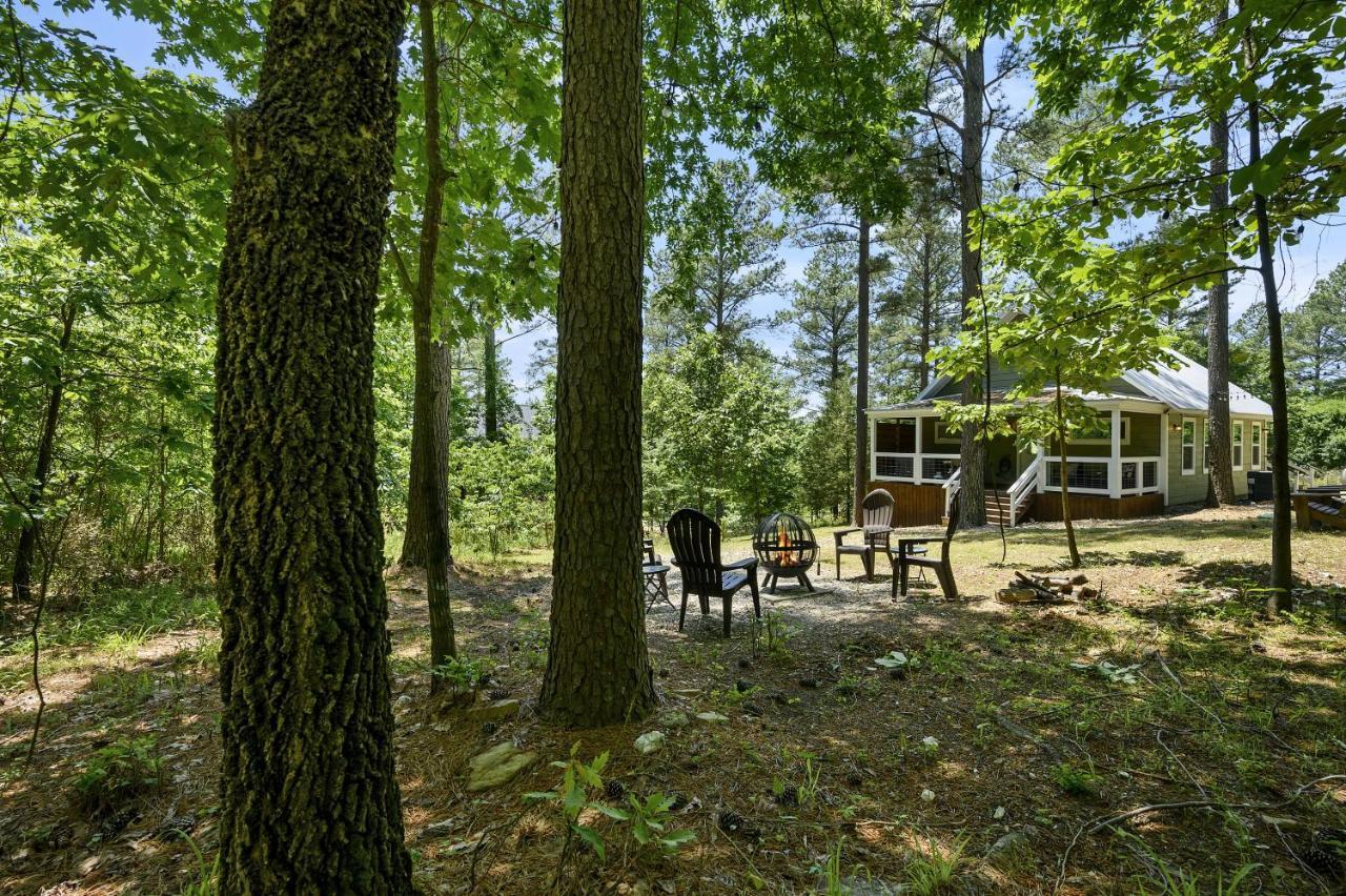 Convenient Romantic Hot Tub Bbq 3-Night Special! Broken Bow Eksteriør bilde