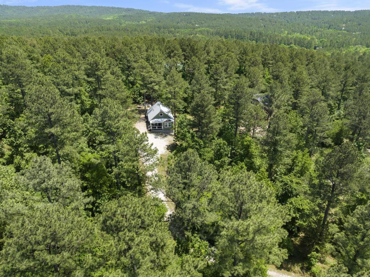 Convenient Romantic Hot Tub Bbq 3-Night Special! Broken Bow Eksteriør bilde